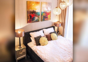 Comfort and Style in City Center with Ensuite Bathroom on Schaafenstraße